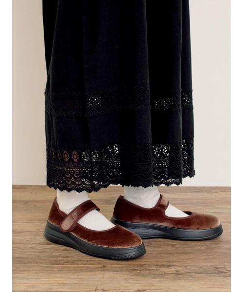 Samansa Mos2（サマンサ モスモス）の「ベロアストラップスニーカー（スニーカー・レディース・ブラック/レッド/モカ・M/L）」の2枚目の写真