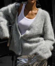 Dolce Fiora（ドルチェフィオラ）の「薄手で着ぶくれしにくいので肌寒い日の羽織にも、手触り感が気持ちいいつい触りたくなるシャギー二ットカーディガン（カーディガン/ボレロ）」