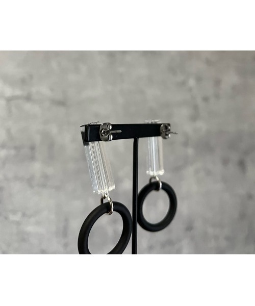 tone（トーン）の「【FU&DUN.C】アクリルピアス(MA)（ピアス（両耳用）・レディース・ホワイト/ブラック・FREE）」の4枚目の写真