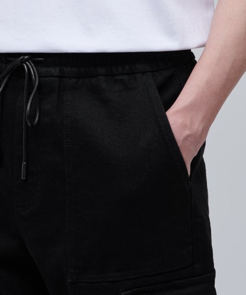 MUSINSA STANDARD（ムシンサスタンダード）の「デニムカーゴジョガーパンツ[ブラック]（デニムパンツ・メンズ・その他・38/36/34/32/30/26/28）」の6枚目の写真