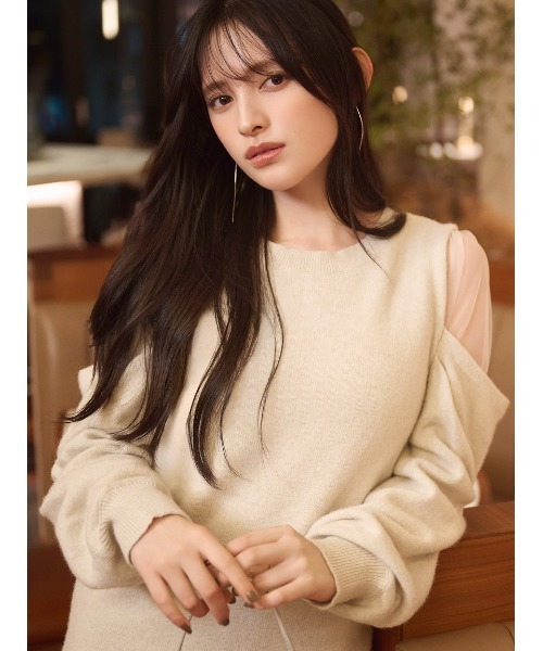 SNIDEL（スナイデル）の「シースルーショルダーニットワンピース（ワンピース・レディース・アイボリー/ラベンダー/ダークブラウン・F）」の2枚目の写真