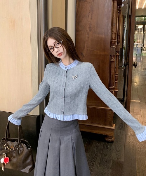 yuue' ( wear )(ユーイ)の「異素材ドッキングニットカーディガン/リボンブローチ付き(カーディガン/ボレロ・レディース・ネイビー/グレー・FREE)」の4枚目の写真