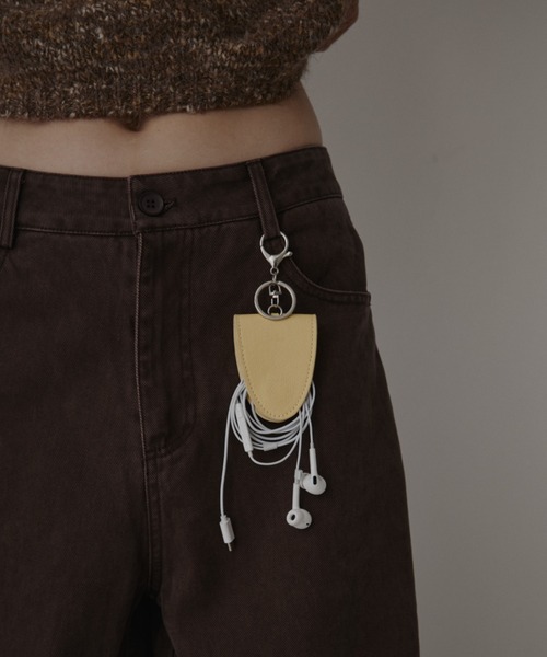 VION(ヴィオン)の「ミニマルサングラスホルダー / Minimal Sunglass Holder(その他小物・レディース・アイボリー/ブラック/イエロー・FREE)」の3枚目の写真