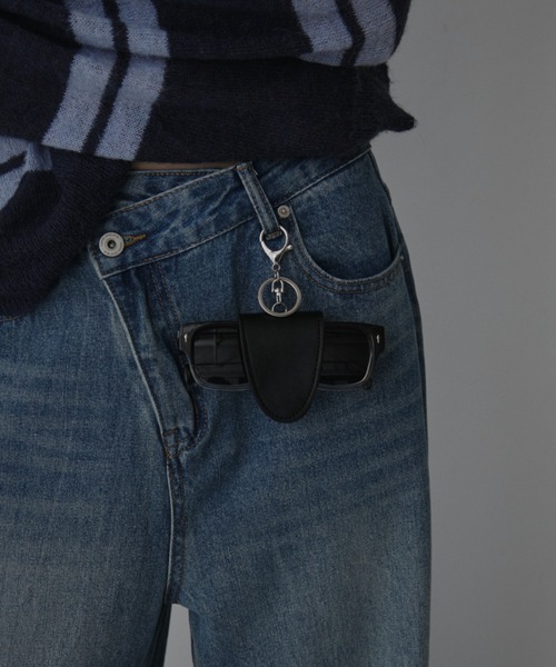 VION(ヴィオン)の「ミニマルサングラスホルダー / Minimal Sunglass Holder(その他小物・レディース・アイボリー/ブラック/イエロー・FREE)」の2枚目の写真