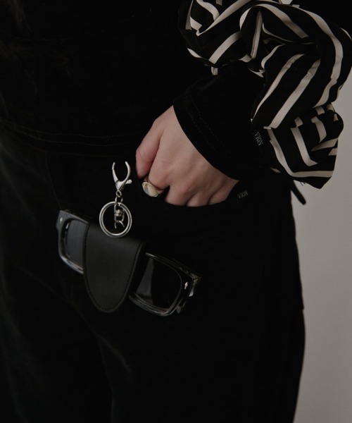 VION(ヴィオン)の「ミニマルサングラスホルダー / Minimal Sunglass Holder(その他小物・レディース・アイボリー/ブラック/イエロー・FREE)」の16枚目の写真