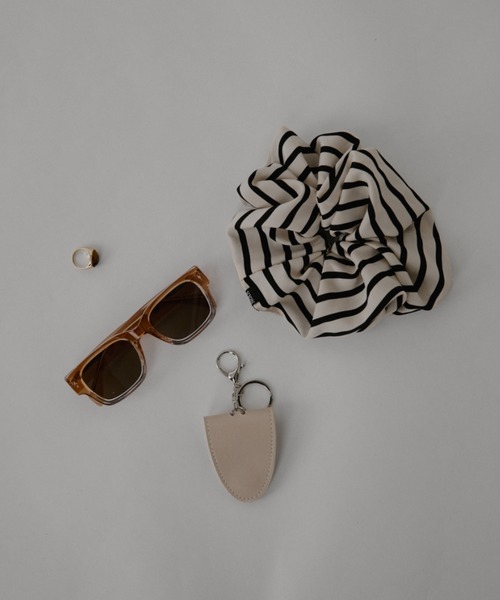 VION(ヴィオン)の「ミニマルサングラスホルダー / Minimal Sunglass Holder(その他小物・レディース・アイボリー/ブラック/イエロー・FREE)」の21枚目の写真
