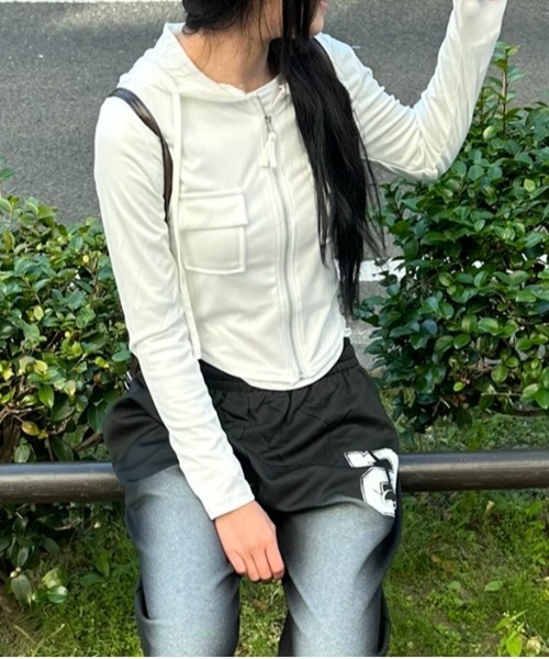 Vini(ヴィニ)の「ユニセックスイージーワイドスウェットパンツ(スウェットパンツ・レディース・ブラック・MEDIUM)」の6枚目の写真