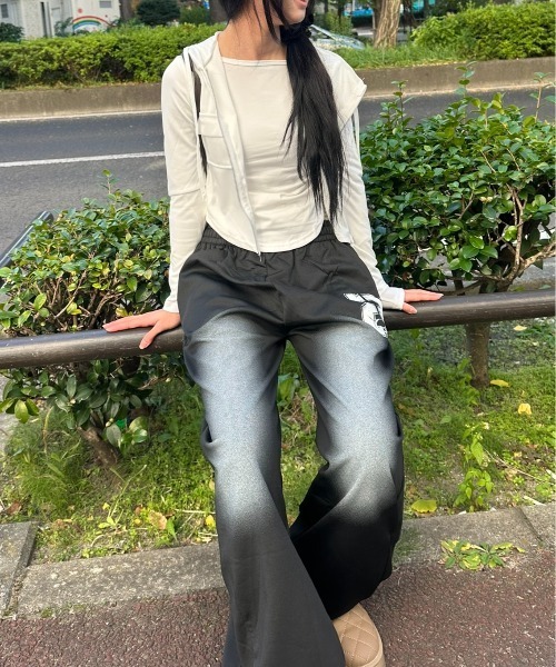 Vini(ヴィニ)の「ユニセックスイージーワイドスウェットパンツ(スウェットパンツ・レディース・ブラック・MEDIUM)」の10枚目の写真