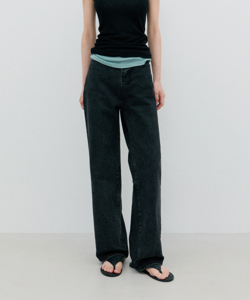 HANE(ハネ)の「リラックスフィットデニムパンツ_ブラック(デニムパンツ・レディース・その他・MEDIUM/SMALL)」の1枚目の写真