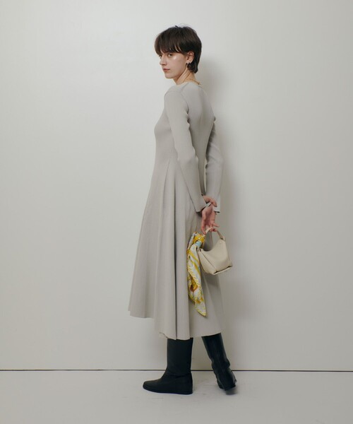 allureville(アルアバイル)の「コンシールフロントマチフレアリブワンピース(ワンピース・レディース・ブラック/ライトグレー/ブルー・2)」の11枚目の写真