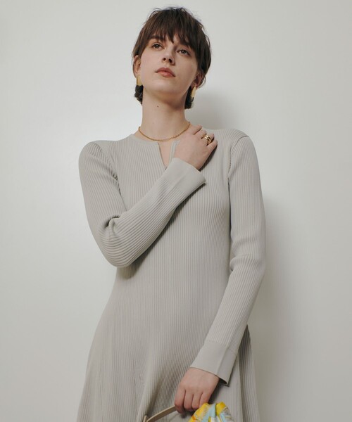 allureville(アルアバイル)の「コンシールフロントマチフレアリブワンピース(ワンピース・レディース・ブラック/ライトグレー/ブルー・2)」の13枚目の写真