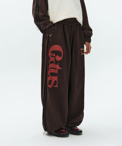 CACTUSDONUTMARKET(カクタスドーナツマーケット)の「Cactus Track Line Wide Sweat Pants-Brown(スウェットパンツ・レディース・その他・MEDIUM/LARGE)」の1枚目の写真