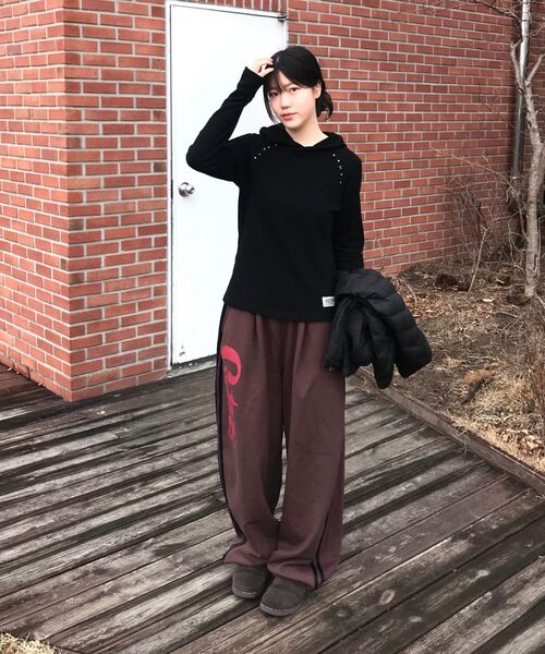 CACTUSDONUTMARKET(カクタスドーナツマーケット)の「Cactus Track Line Wide Sweat Pants-Brown(スウェットパンツ・レディース・その他・MEDIUM/LARGE)」の3枚目の写真