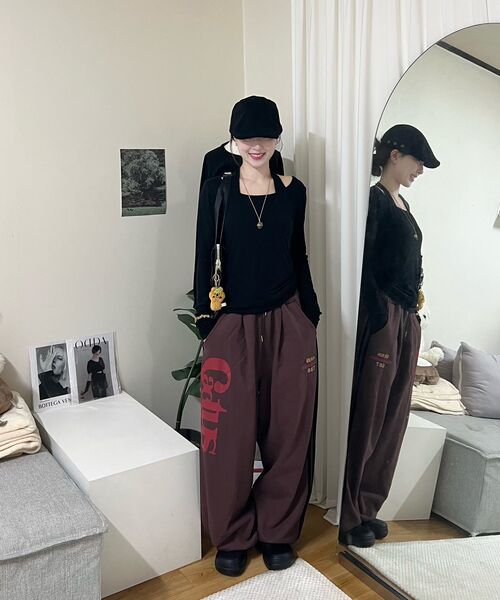 CACTUSDONUTMARKET(カクタスドーナツマーケット)の「Cactus Track Line Wide Sweat Pants-Brown(スウェットパンツ・レディース・その他・MEDIUM/LARGE)」の4枚目の写真
