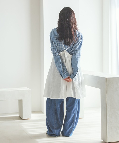 niko and...（ニコアンド）の「バテンレースフレアキャミワンピース（ワンピース・レディース・ダークブルー/チャコール/ナチュラル・FREE）」の6枚目の写真