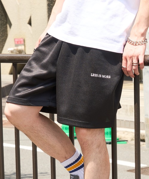 MAISON CLUB(メゾンクラブ)の「【MAISON CLUB】ワンポイント刺繍ドライハーフパンツ LESS IS MORE(その他パンツ・メンズ・ブラック/ホワイト/ダークグレー/ネイビー・L/XL/M)」の3枚目の写真