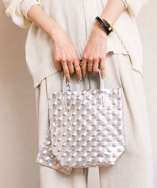 le.coeur blanc(ルクールブラン)の「MILLELA FIRENZE エンボス加工ミニトート(トートバッグ・レディース・シルバー・FREE)」の3枚目の写真