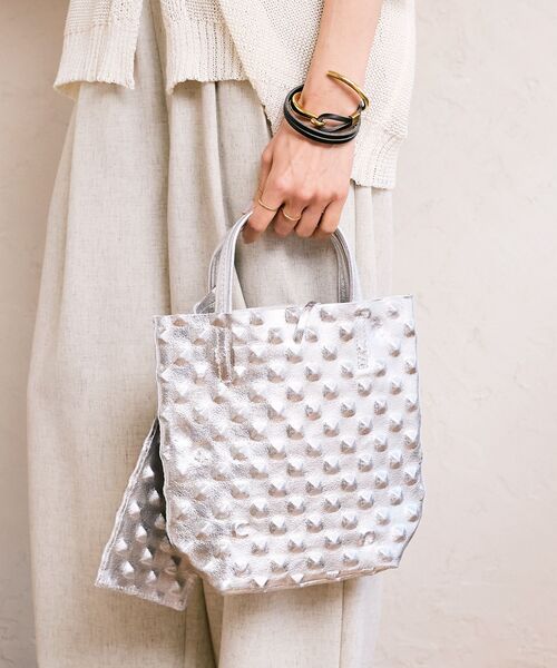 le.coeur blanc(ルクールブラン)の「MILLELA FIRENZE エンボス加工ミニトート(トートバッグ・レディース・シルバー・FREE)」の4枚目の写真