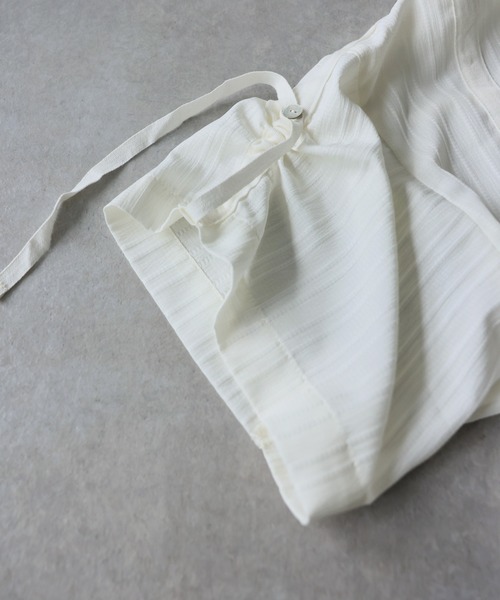 antiqua(アンティカ)の「ギャザー 2way シャーリング シャツ(シャツ/ブラウス・レディース・ホワイト/ブラック・ONESIZE)」の18枚目の写真