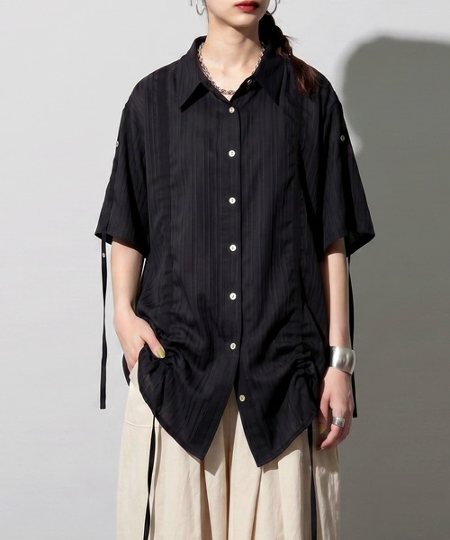 antiqua(アンティカ)の「ギャザー 2way シャーリング シャツ(シャツ/ブラウス・レディース・ホワイト/ブラック・ONESIZE)」の7枚目の写真