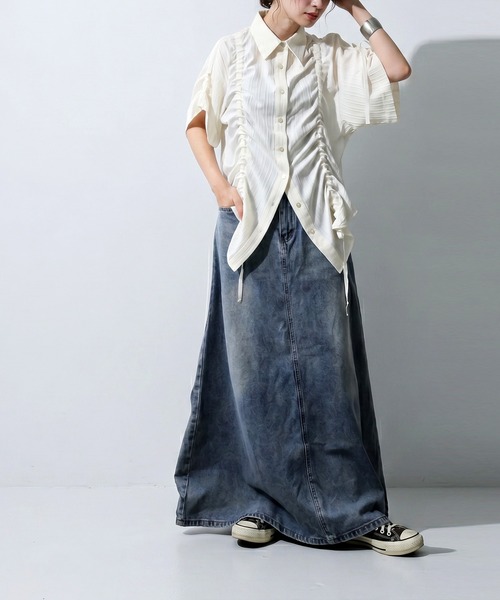 antiqua(アンティカ)の「ギャザー 2way シャーリング シャツ(シャツ/ブラウス・レディース・ホワイト/ブラック・ONESIZE)」の4枚目の写真