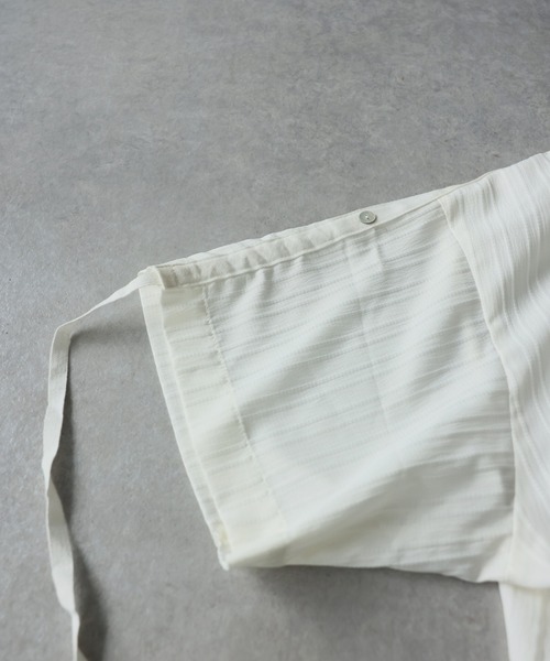 antiqua(アンティカ)の「ギャザー 2way シャーリング シャツ(シャツ/ブラウス・レディース・ホワイト/ブラック・ONESIZE)」の14枚目の写真