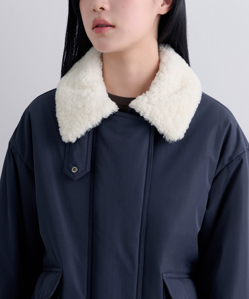 MUSINSA STANDARD WOMAN（ムシンサスタンダードウーマン）の「ウィメンズフェイクシアリングカラー パディングジャケット [ネイビー/クリーム]（ダウンジャケット/コート・レディース・その他・SMALL/MEDIUM/LARGE/X-SMALL）」の3枚目の写真