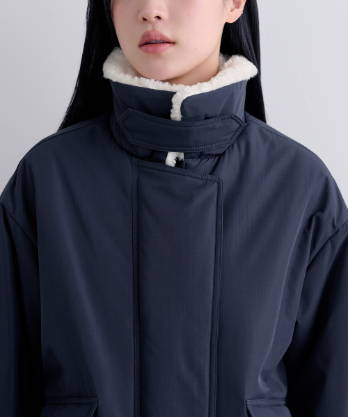 MUSINSA STANDARD WOMAN（ムシンサスタンダードウーマン）の「ウィメンズフェイクシアリングカラー パディングジャケット [ネイビー/クリーム]（ダウンジャケット/コート・レディース・その他・SMALL/MEDIUM/LARGE/X-SMALL）」の4枚目の写真