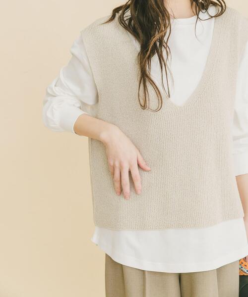ITEMS URBANRESEARCH(アイテムズ アーバンリサーチ)の「ニットベスト×ボリュームスリーブカットソー(ベスト・レディース・ライトベージュ/グレー系その他/ブラック・FREE)」の5枚目の写真