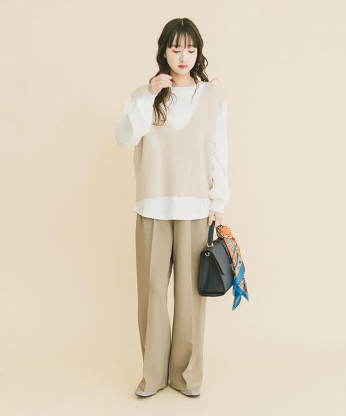 ITEMS URBANRESEARCH(アイテムズ アーバンリサーチ)の「ニットベスト×ボリュームスリーブカットソー(ベスト・レディース・ライトベージュ/グレー系その他/ブラック・FREE)」の8枚目の写真