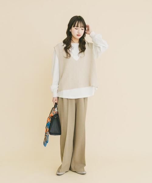 ITEMS URBANRESEARCH(アイテムズ アーバンリサーチ)の「ニットベスト×ボリュームスリーブカットソー(ベスト・レディース・ライトベージュ/グレー系その他/ブラック・FREE)」の9枚目の写真