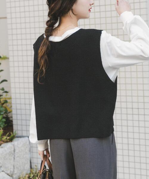 ITEMS URBANRESEARCH(アイテムズ アーバンリサーチ)の「ニットベスト×ボリュームスリーブカットソー(ベスト・レディース・ライトベージュ/グレー系その他/ブラック・FREE)」の12枚目の写真