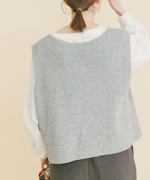 ITEMS URBANRESEARCH(アイテムズ アーバンリサーチ)の「ニットベスト×ボリュームスリーブカットソー(ベスト・レディース・ライトベージュ/グレー系その他/ブラック・FREE)」の20枚目の写真
