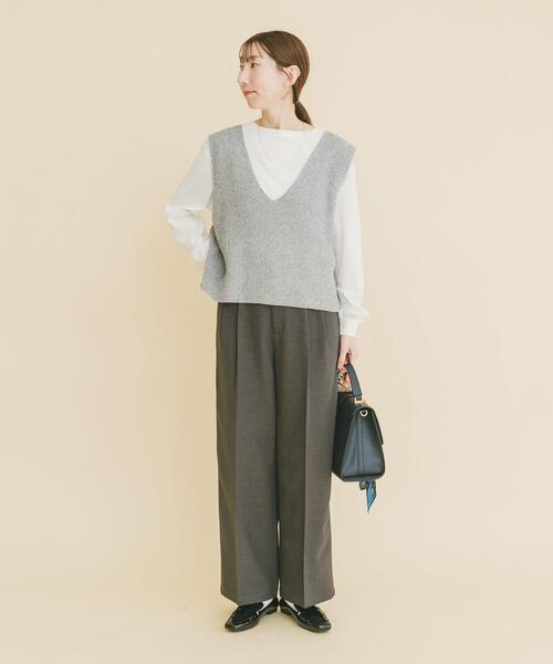 ITEMS URBANRESEARCH(アイテムズ アーバンリサーチ)の「ニットベスト×ボリュームスリーブカットソー(ベスト・レディース・ライトベージュ/グレー系その他/ブラック・FREE)」の22枚目の写真