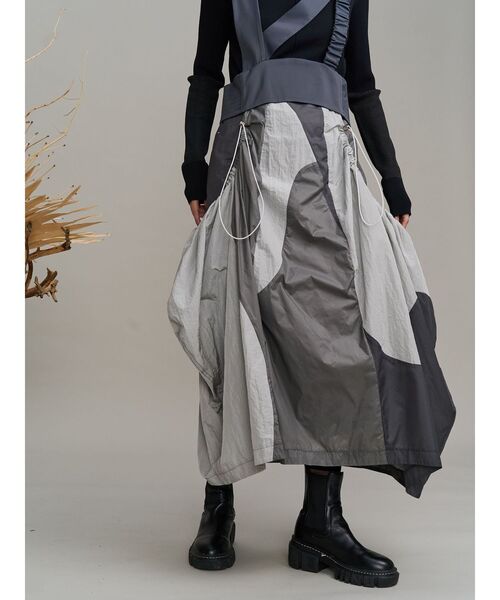 UN3D.（アンスリード）の「WAVE PATCHWORK JUMPER SKIRT / ウェーブパッチワークジャンパースカート（ジャンパースカート・レディース・ブラック/ベージュ/グレー・38/36）」の4枚目の写真