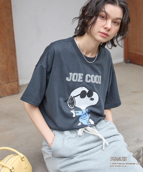 PEANUTS(ピーナッツ)の「【PEANUTS / SNOOPY】別注 ピーナッツ スヌーピー モチーフデザイン 刺繍プリント オーバーサイズ半袖Tシャツ(Tシャツ/カットソー・レディース・ホワイト系/ホワイト系2/オフホワイト/ブラック系2/スミクロ/ブラック系/ブラウン・M/L)」の6枚目の写真