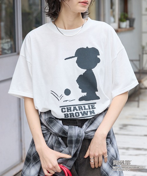 PEANUTS(ピーナッツ)の「【PEANUTS / SNOOPY】別注 ピーナッツ スヌーピー モチーフデザイン 刺繍プリント オーバーサイズ半袖Tシャツ(Tシャツ/カットソー・レディース・ホワイト系/ホワイト系2/オフホワイト/ブラック系2/スミクロ/ブラック系/ブラウン・M/L)」の14枚目の写真