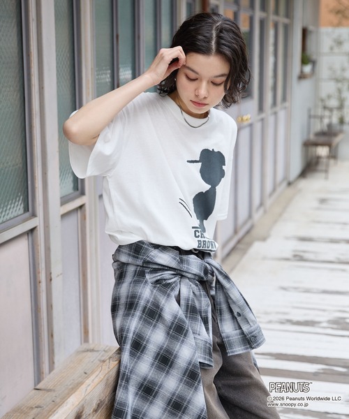 PEANUTS(ピーナッツ)の「【PEANUTS / SNOOPY】別注 ピーナッツ スヌーピー モチーフデザイン 刺繍プリント オーバーサイズ半袖Tシャツ(Tシャツ/カットソー・レディース・ホワイト系/ホワイト系2/オフホワイト/ブラック系2/スミクロ/ブラック系/ブラウン・M/L)」の15枚目の写真