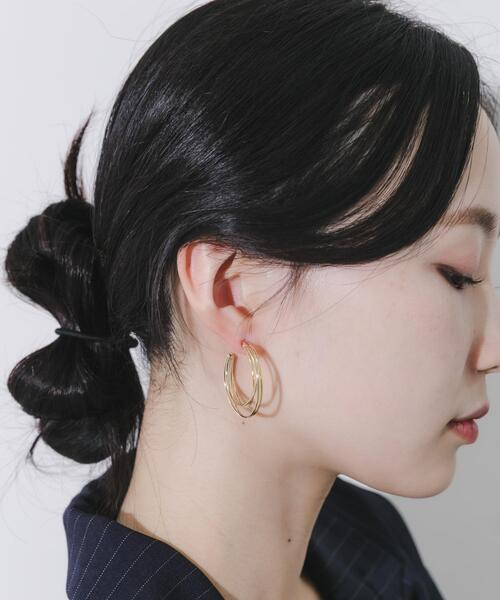 SMELLY(スメリー)の「レイヤードフープピアス(ピアス(両耳用)・レディース・ゴールド・-)」の5枚目の写真