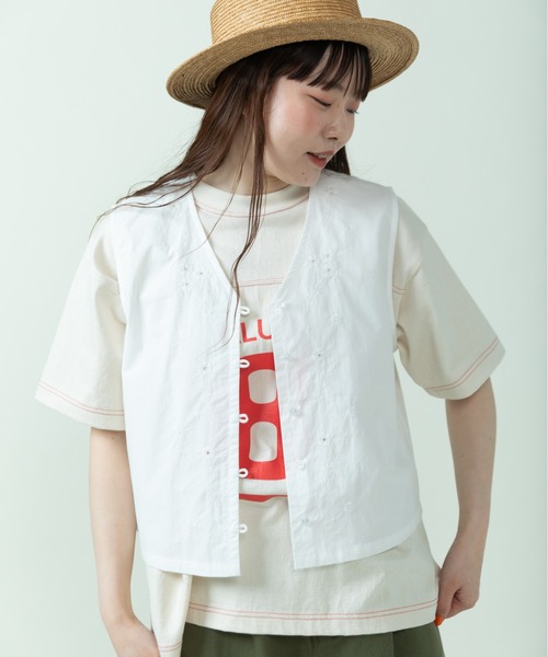PAR ICI(パーリッシィ)の「お花カットワーク刺繍 ベスト(ベスト・レディース・ホワイト/ネイビー・FREE)」の22枚目の写真
