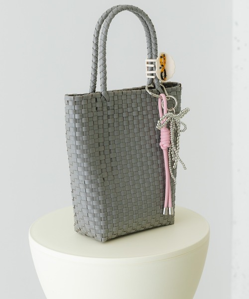 RODE SKO（ロデスコ）の「『縦型』クリップチャームタテナガメルカドバッグ（トートバッグ・レディース・グレー/ピンク/ブラウン系その他・ONE）」の4枚目の写真