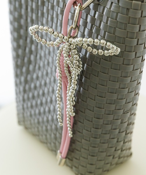 RODE SKO（ロデスコ）の「『縦型』クリップチャームタテナガメルカドバッグ（トートバッグ・レディース・グレー/ピンク/ブラウン系その他・ONE）」の7枚目の写真