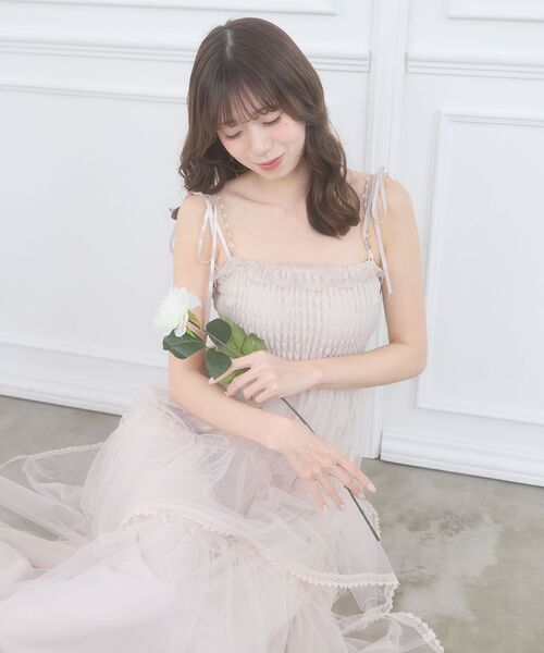 MAJESTIC LEGON（マジェスティックレゴン）の「チェーン付きキラキラキャミワンピ（ワンピース・レディース・グレー/ブラック/アイボリー/ピンク・MEDIUM/SMALL/X-SMALL）」の4枚目の写真