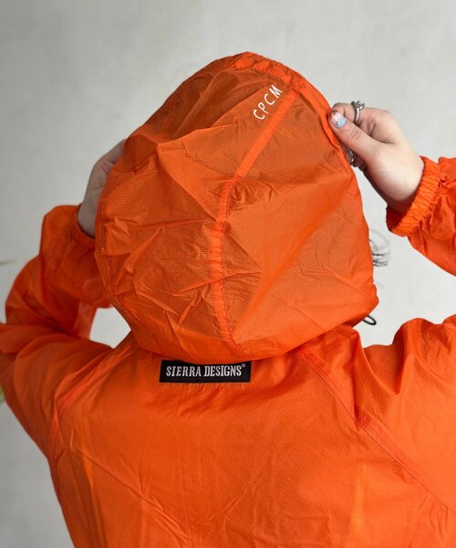 SIERRA DESIGNS（シェラデザイン）の「パッカブルナイロンジャケット（ブルゾン・メンズ・オレンジ/ブラック・FREE）」の10枚目の写真