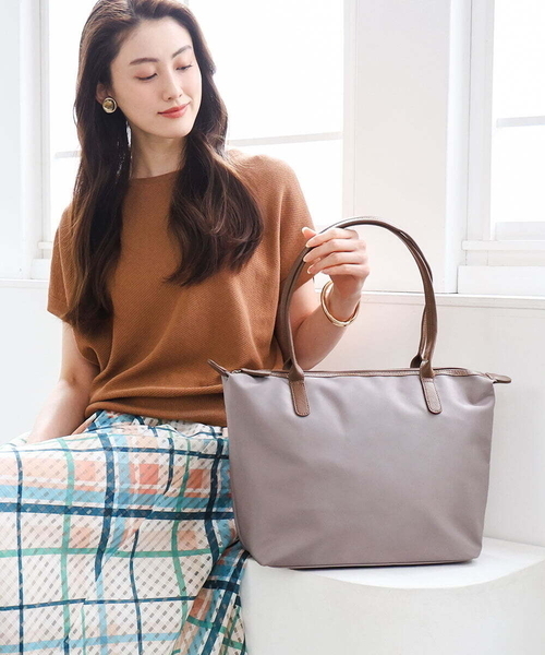 MK MICHEL KLEIN（エムケーミッシェルクラン）の「[A4収納可]レザーポイント軽量トートバッグ（トートバッグ・レディース・イエロー/チャコールグレー/モカ・00）」の3枚目の写真
