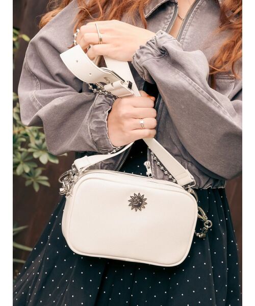 EVRIS(エヴリス)の「【500mlペットボトルが入る】ボールチェーンショルダーBAG(ショルダーバッグ・レディース・ピンク/ブラック/ホワイト・FREE)」の4枚目の写真