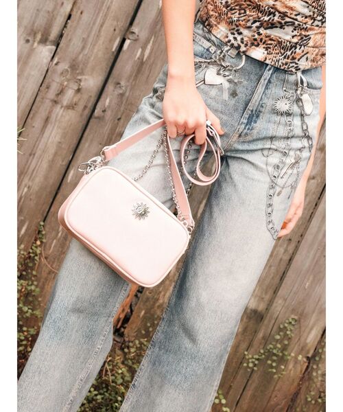 EVRIS(エヴリス)の「【500mlペットボトルが入る】ボールチェーンショルダーBAG(ショルダーバッグ・レディース・ピンク/ブラック/ホワイト・FREE)」の6枚目の写真