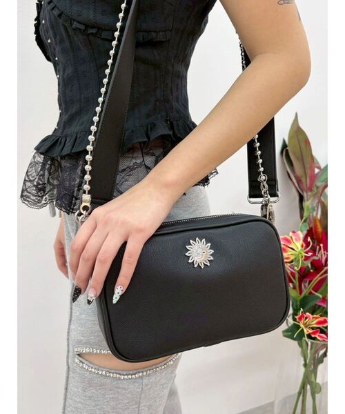 EVRIS(エヴリス)の「【500mlペットボトルが入る】ボールチェーンショルダーBAG(ショルダーバッグ・レディース・ピンク/ブラック/ホワイト・FREE)」の8枚目の写真