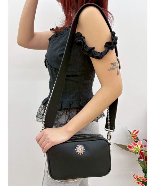 EVRIS(エヴリス)の「【500mlペットボトルが入る】ボールチェーンショルダーBAG(ショルダーバッグ・レディース・ピンク/ブラック/ホワイト・FREE)」の9枚目の写真