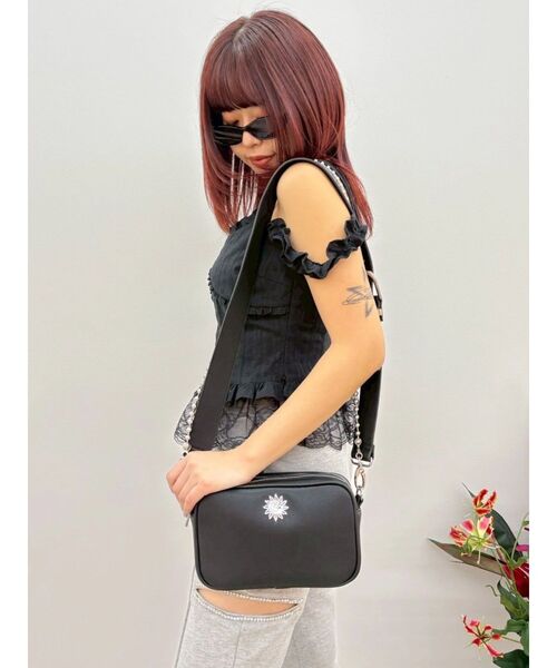 EVRIS(エヴリス)の「【500mlペットボトルが入る】ボールチェーンショルダーBAG(ショルダーバッグ・レディース・ピンク/ブラック/ホワイト・FREE)」の10枚目の写真